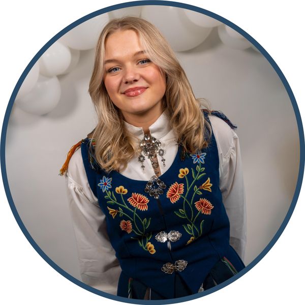 Hovedbilde Brodert og montert Nordlandsbunad Dame